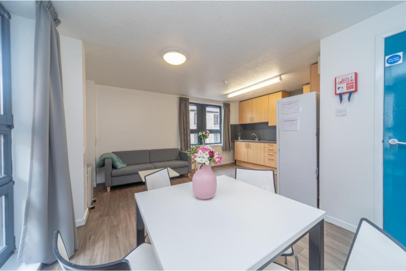 Joivy Affordable 3,4,5 And 12 Bed Private Flats Next To Royal Mile (Adults Only) Apartment Edinburgh Exterior photo